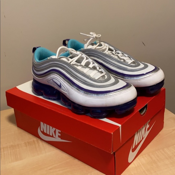 Nike’s (NEED GONE ASAP)(PLEASE READ DESCRIPTION) - Picture 2 of 16